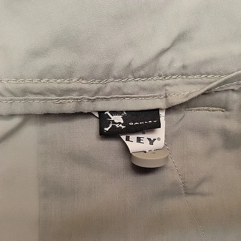 Oakley Shorts Mens 40 Beige Flat Front Performance Golf Hybrid Stretch Outdoors